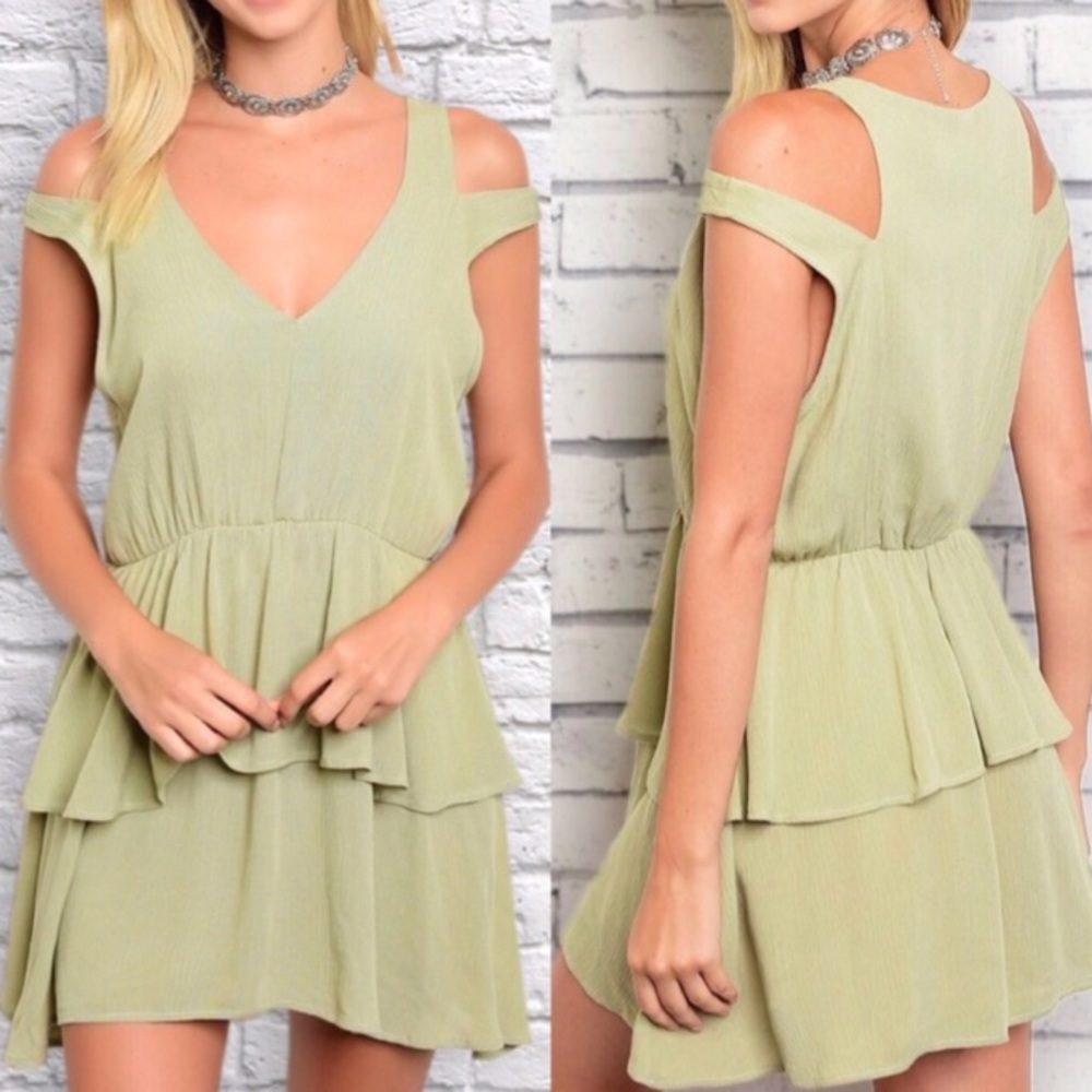 ๐ Ruffle Mini Dress - Picture 3 of 4